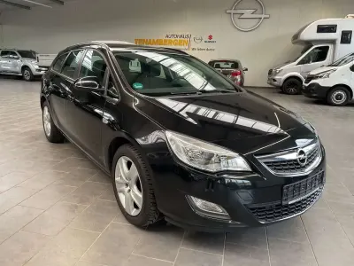Używany Opel Astra Design Edition 125 KM (91 kW) 2012 Czarny Kombi
