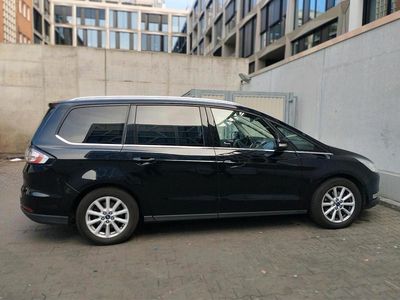 Schwarz Gebraucht 2017 Ford Galaxy Van / Kleinbus | 11.900 € (Fairer Preis)