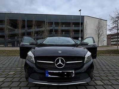 Gebraucht Mercedes A180 Style 122 PS (89 kW) 2017 Schwarz Limousine