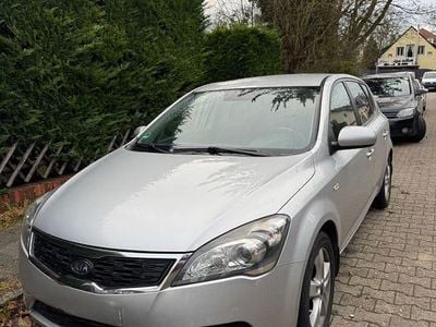 Gebraucht Kia Ceed Attract 90 PS (66 kW) 2011 Silber Kleinwagen