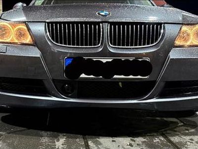 Grau Gebraucht 2006 BMW 325 Limousine | 5.000 €