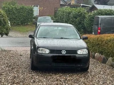 Gebraucht VW Golf IV 102 PS (75 kW) 2002 Schwarz Kleinwagen