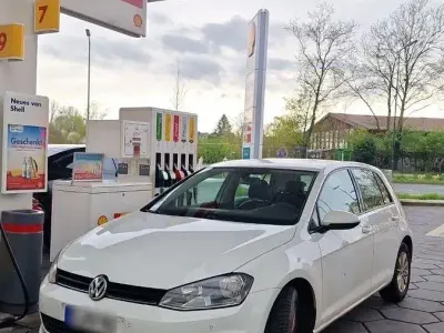 Gebraucht VW Golf VII Comfortline 105 PS (77 kW) 2013 Weiß Kleinwagen