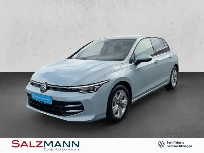 Gebraucht VW Golf VIII Sport 150 PS (110 kW) 2025 Crystal ice blue metallic Limousine