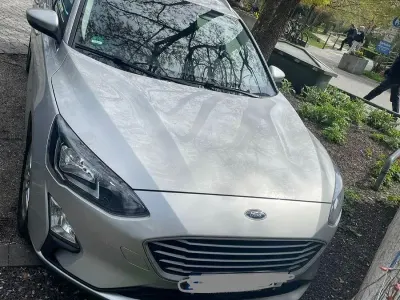 Używany Ford Focus 101 KM (74 kW) 2022 Srebrny Sedan/Limuzyna