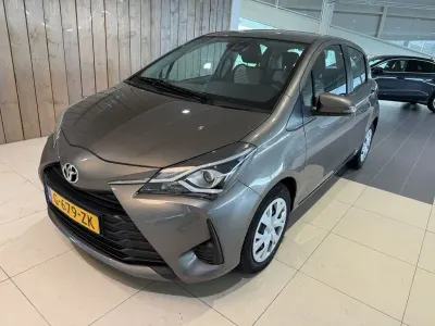 Gebraucht Toyota Yaris Active 111 PS (81 kW) 2019 Grau Limousine
