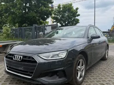Gebraucht Audi A4 Basis 163 PS (119 kW) 2021 Grau Kombi