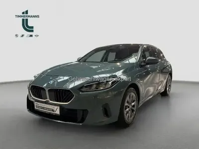 Gebraucht BMW 120 163 PS (119 kW) 2025  cape york green metallic (metallic) Kleinwagen