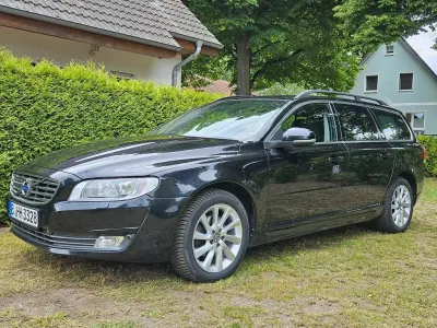 Gebraucht Volvo V70 Momentum 181 PS (133 kW) 2015 Schwarz Kombi