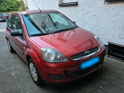Gebraucht Ford Fiesta 69 PS (50 kW) 2007 Rot Kleinwagen