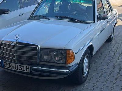 Usata Mercedes 250 136 CV (100 kW) 1979 Blu Berlina