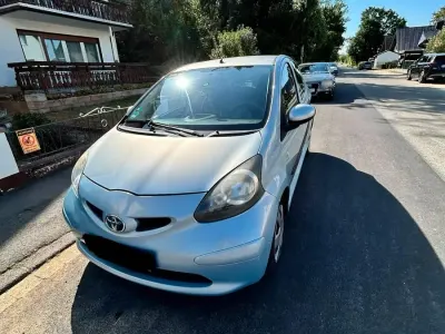 Gebraucht Toyota Aygo 68 PS (50 kW) 2006 Blau Kleinwagen