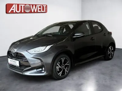 Neu Toyota Yaris 116 PS (85 kW) 2026 Grau Kleinwagen