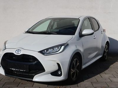Weiß Neu 2025 Toyota Yaris Hybrid Business Edition Limousine | 26.121 € (Fairer Preis)