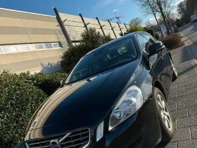 Gebraucht Volvo V60 163 PS (119 kW) 2011 Schwarz Kombi