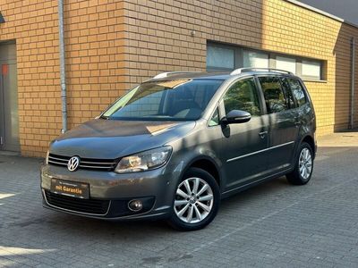 Grau Gebraucht 2010 VW Touran Highline Van / Kleinbus | 7.990 € (Fairer Preis)