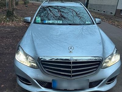 Używany Mercedes E220 Edition 170 KM (125 kW) 2015 Srebrny Kombi