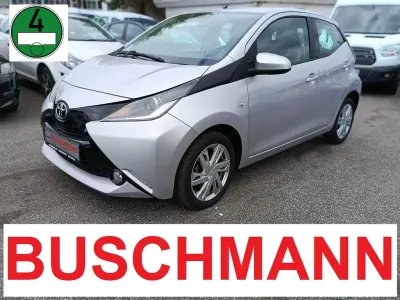Gebraucht Toyota Aygo X-play 69 PS (50 kW) 2015 Silber Kleinwagen