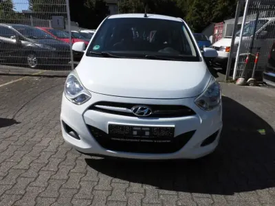 Gebraucht Hyundai i10 Edition 69 PS (50 kW) 2013 Weiß Kleinwagen