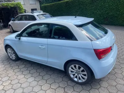 Gebraucht Audi A1 Ambition 105 PS (77 kW) 2011 Blau Kleinwagen