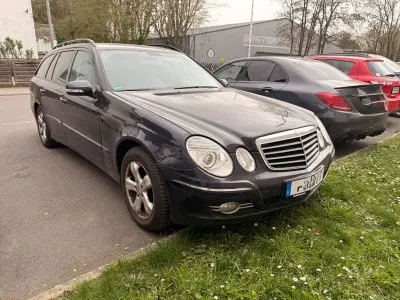 Gebraucht Mercedes E220 Classic 170 PS (125 kW) 2007 Blau Limousine