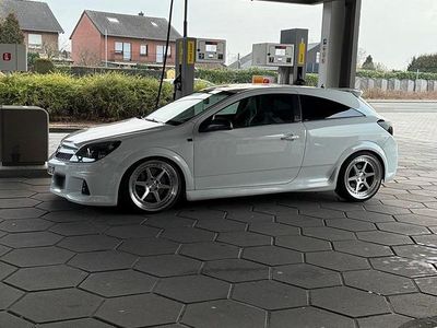 Usata Opel Astra Edition 280 CV (205 kW) 2008 Bianco Coupé