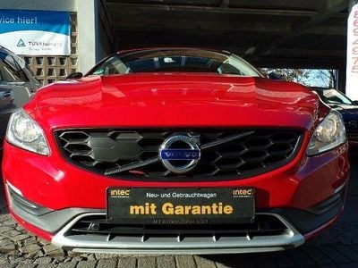 Gebraucht Volvo V60 CC Momentum 190 PS (139 kW) 2016 Rot Kombi