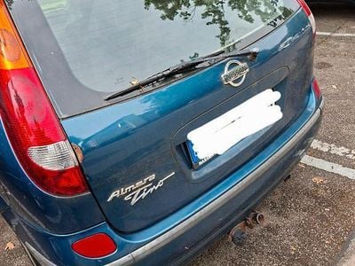 Nissan Almera Tino