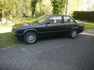 Second-hand BMW 325 1989 Negru