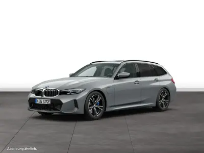Gebraucht BMW 330e 292 PS (214 kW) 2025 Skyscraper grau metallic Kombi