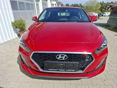 Gebraucht Hyundai i30 Style 136 PS (100 kW) 2019 Fiery red / mic Limousine