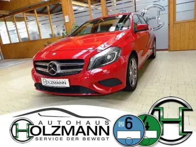 Gebraucht Mercedes A180 Urban 122 PS (89 kW) 2014 Rot Limousine