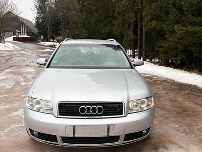 Grau Gebraucht 2003 Audi A4 Kombi | 6.000 €