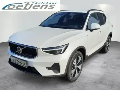 Neu Volvo XC40 Core 163 PS (119 kW) 2026 Weiß SUV