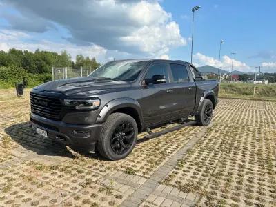 Gebraucht Dodge Ram Limited 401 PS (294 kW) 2021 Grau Pickup