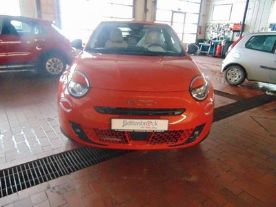 Neu Fiat 600 La Prima 136 PS (100 kW) 2025 Orange Limousine