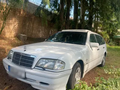 Gebraucht Mercedes C220 125 PS (91 kW) 2001 Weiß Kombi