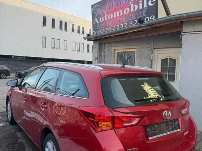 Gebraucht Toyota Auris Touring Sports Life+ 90 PS (66 kW) 2014 Rot Kombi
