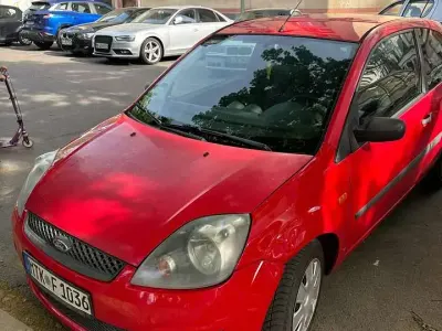 Używany Ford Fiesta Fun X 60 KM (44 kW) 2007 Czerwony Hatchback