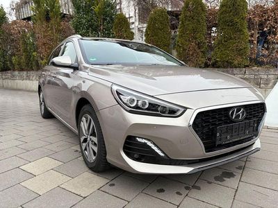 Weiß Gebraucht 2019 Hyundai i30 Premium Kombi | 15.900 € (Fairer Preis)
