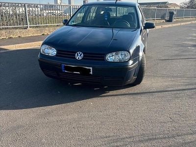Blau Gebraucht 1999 VW Golf IV Kleinwagen | 2.200 € (Fairer Preis)