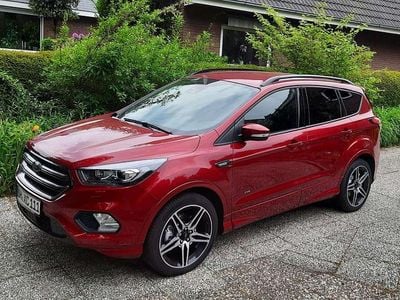 Gebraucht Ford Kuga ST-Line 182 PS (133 kW) 2018 Rot SUV