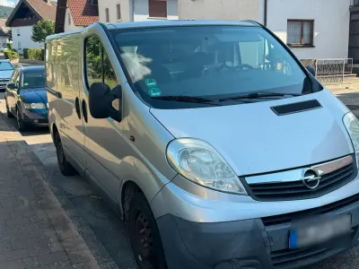 Gebraucht Opel Vivaro 95 PS (69 kW) 2011 Grau Van / Kleinbus
