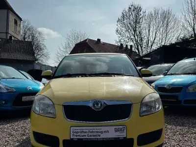 Gebraucht Skoda Fabia Ambiente 69 PS (50 kW) 2008 Gelb Limousine