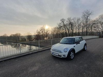 Weiß Gebraucht 2007 Mini ONE Kleinwagen | 1.900 € (Fairer Preis)