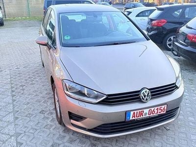 Pyramid gold metallic Gebraucht 2015 VW Golf Sportsvan Trendline Van / Kleinbus | 9.990 € (Fairer Preis)
