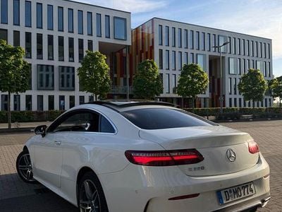 Begagnad Mercedes E350 AMG line 299 HK (219 kW) 2019 Vit Sportkupé
