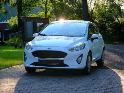Gebraucht Ford Fiesta Cool & Connect 71 PS (52 kW) 2018 Weiß Kleinwagen