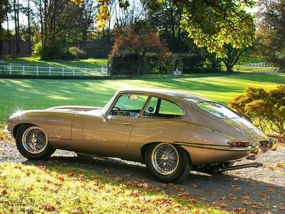 Occasion Jaguar E-Type 265 ch (194 kW) 1963 Doré Coupé