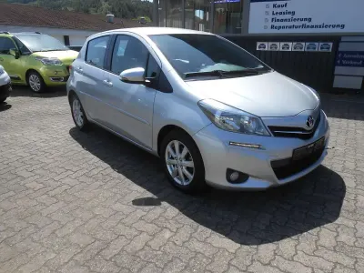 Gebraucht Toyota Yaris Multidrive S 99 PS (72 kW) 2011 Silber Kleinwagen